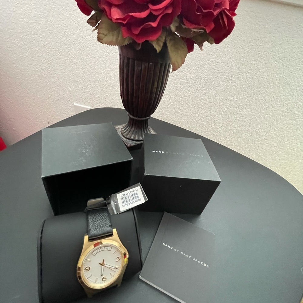 Marc Jacob Watch - Picture 2 of 4